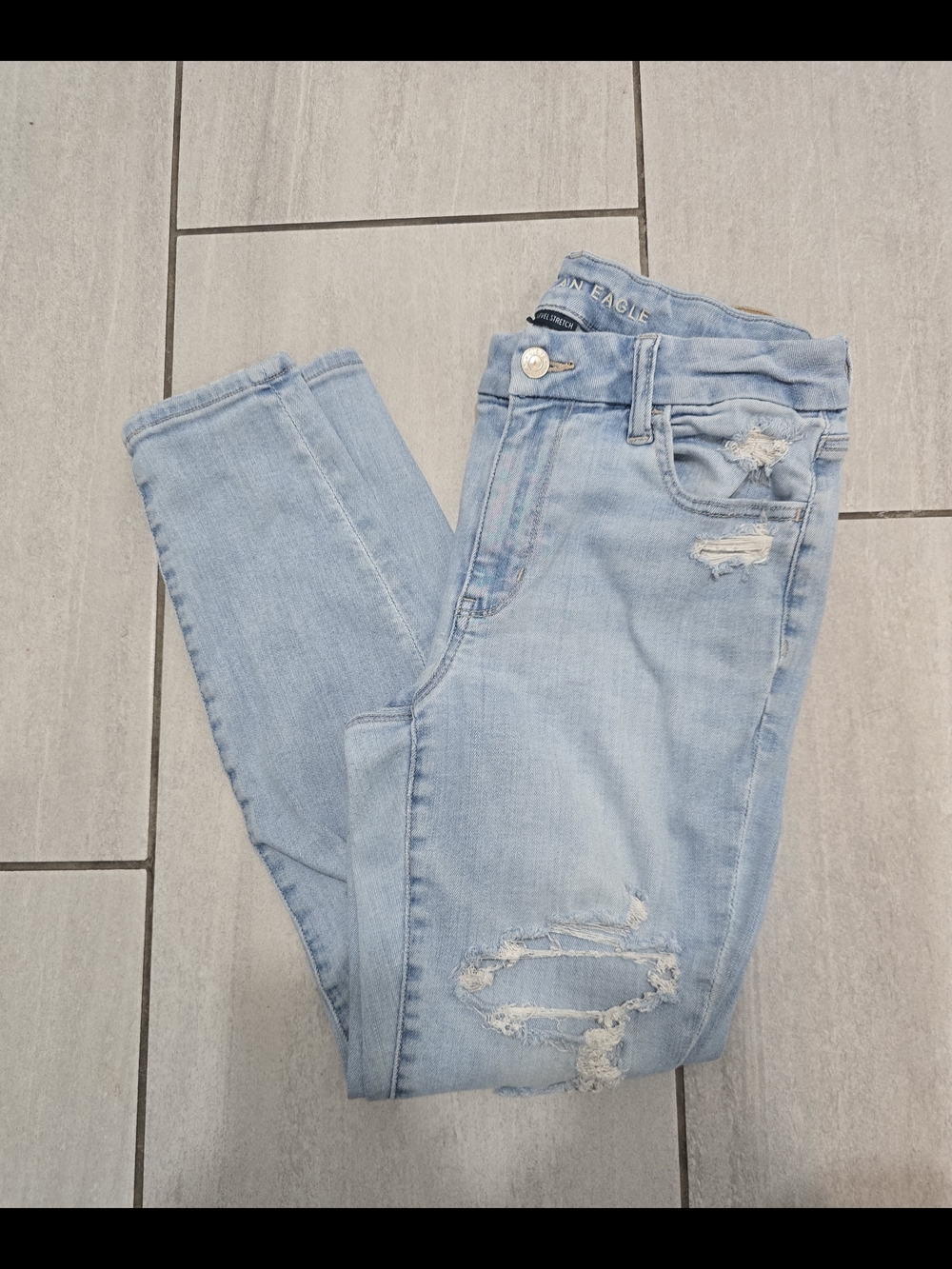 American Eagle Light Wash Distressed Jegging Jeans Size 8 Short
